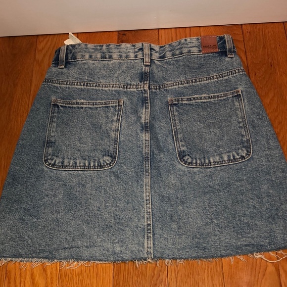 light/medium wash button down skirt - Picture 2 of 3